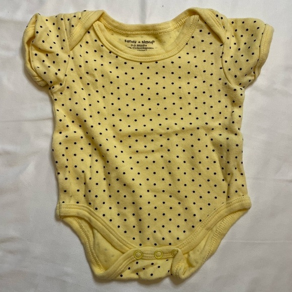 Girls Onesie Brand size 0-3 months 5 onesie’s and 2 pants set - Picture 10 of 12